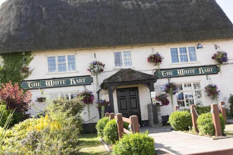 The White Hart, Wroughton Bed & Breakfast สวินดอน ภายนอก รูปภาพ