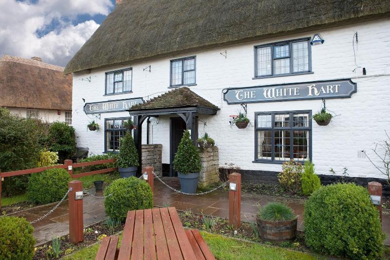 The White Hart, Wroughton Bed & Breakfast สวินดอน ภายนอก รูปภาพ