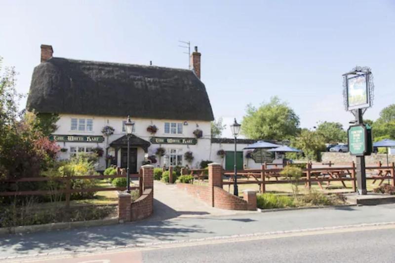 The White Hart, Wroughton Bed & Breakfast สวินดอน ภายนอก รูปภาพ